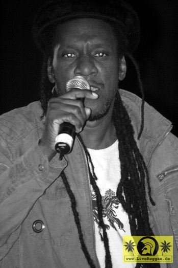 Linval Thompson (Jam) with The Ruffcutt Band -Reggae Geel Festival (B) 05. August 2006 (9).jpg